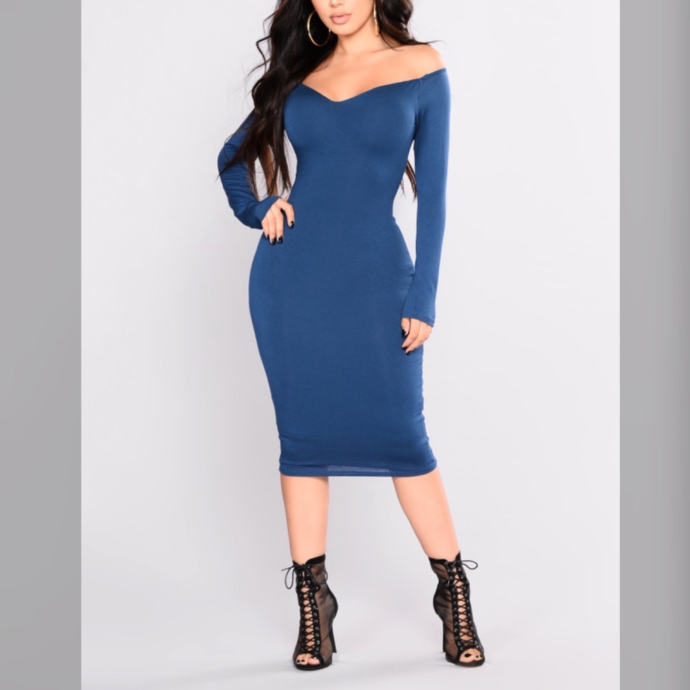 Off the shoulder midi dress in blue